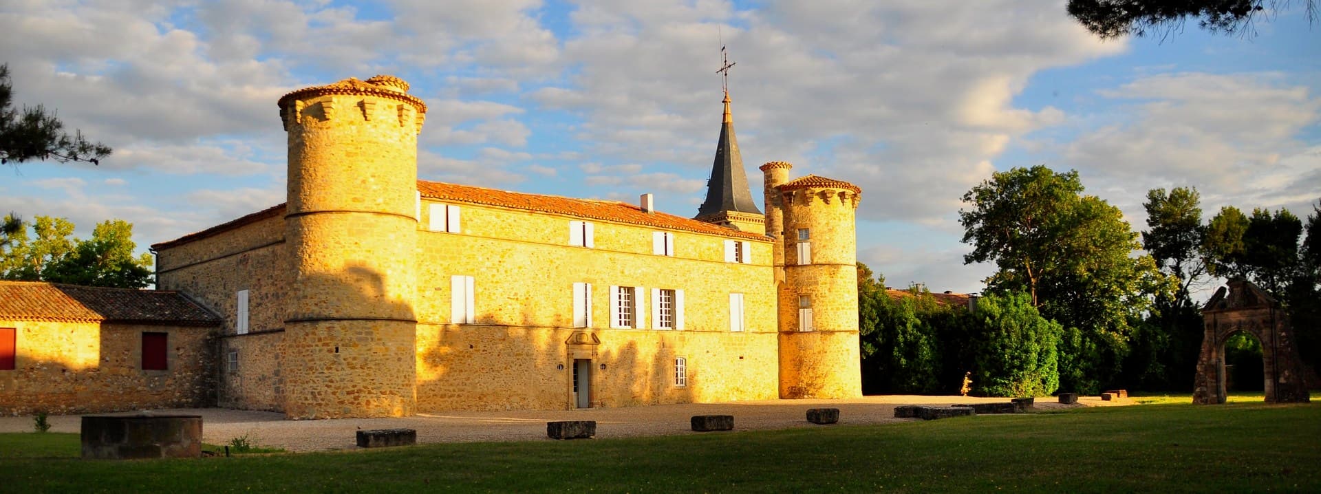 CHATEAU DE JONCQUIERES — paysage du domaine